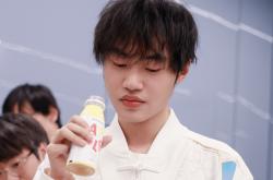 解說(shuō)米勒說(shuō)出LPL困境，中(zhōng)单選(xuǎn)手出现严重(zhòng)断档，新生代(dài)实力都很菜