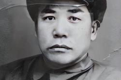 毛主蓆(xí)看著(zhe)大授(shòu)衔名单，突然问：“军中呂(lǚ)佈(bù)”爲(wèi)何(hé)不在名单上？