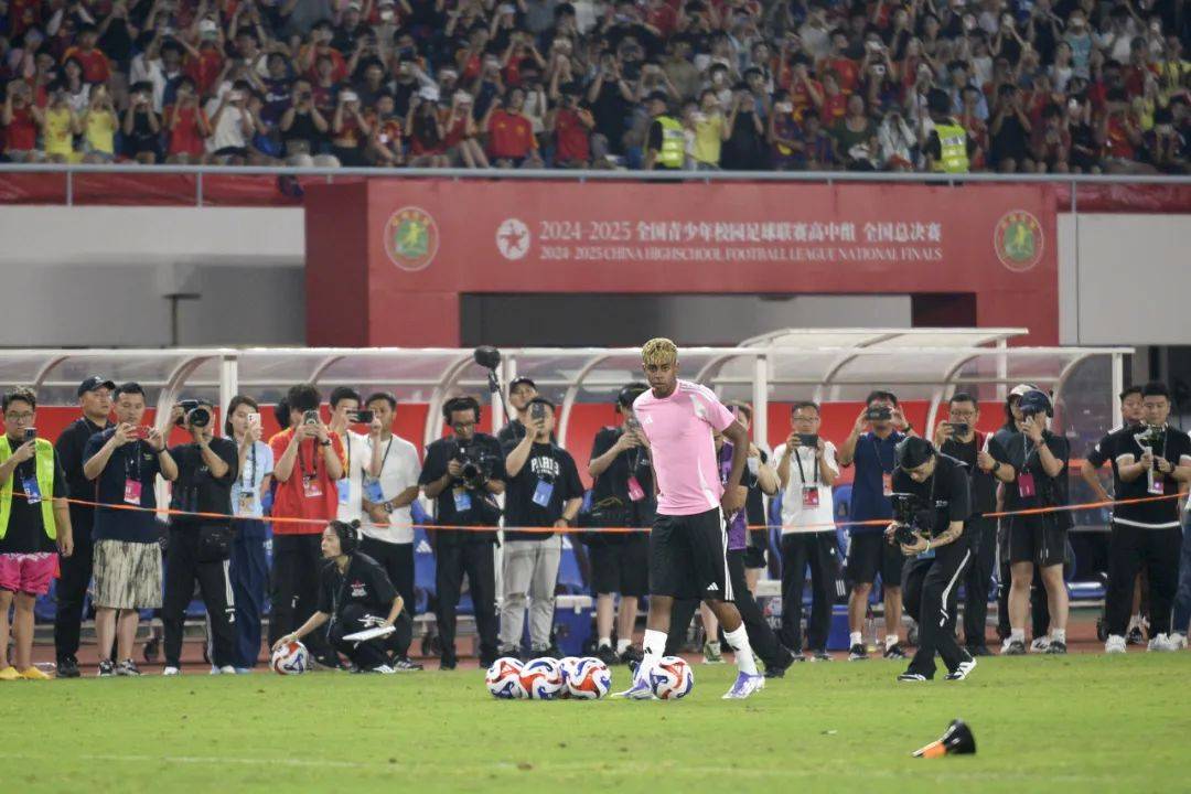 “苏超”赞助商已增至27家，苹果欲竞购美国F1赛事转播权 | 速报