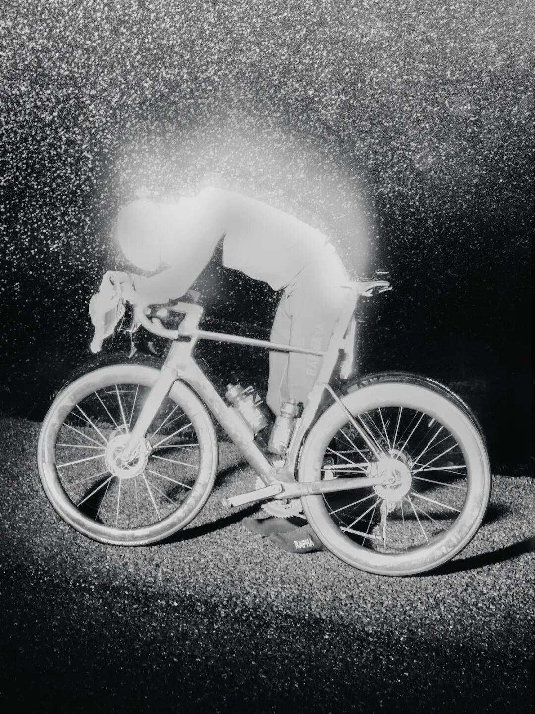 全新Rapha Pro Team Shadow：专为严苛的比赛与训练环境打造