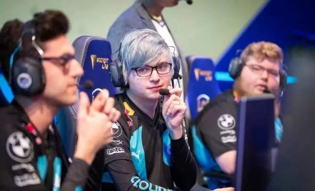 前LOL人气选手下海，变身福利姬收费明码标价，开发全新致富路？