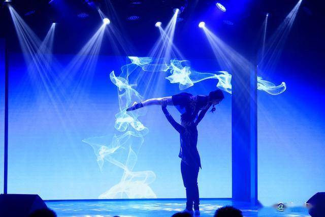 幻紫圣诞 · 奇境飞驰