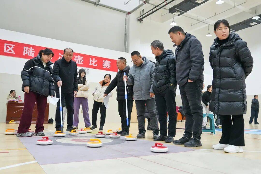 中国新闻网 | 河北冀南新区开展陆地冰壶比赛