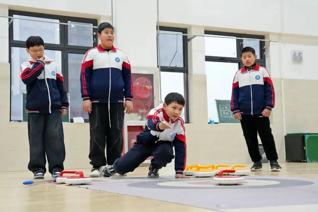 中国新闻网 | 河北冀南新区开展陆地冰壶比赛